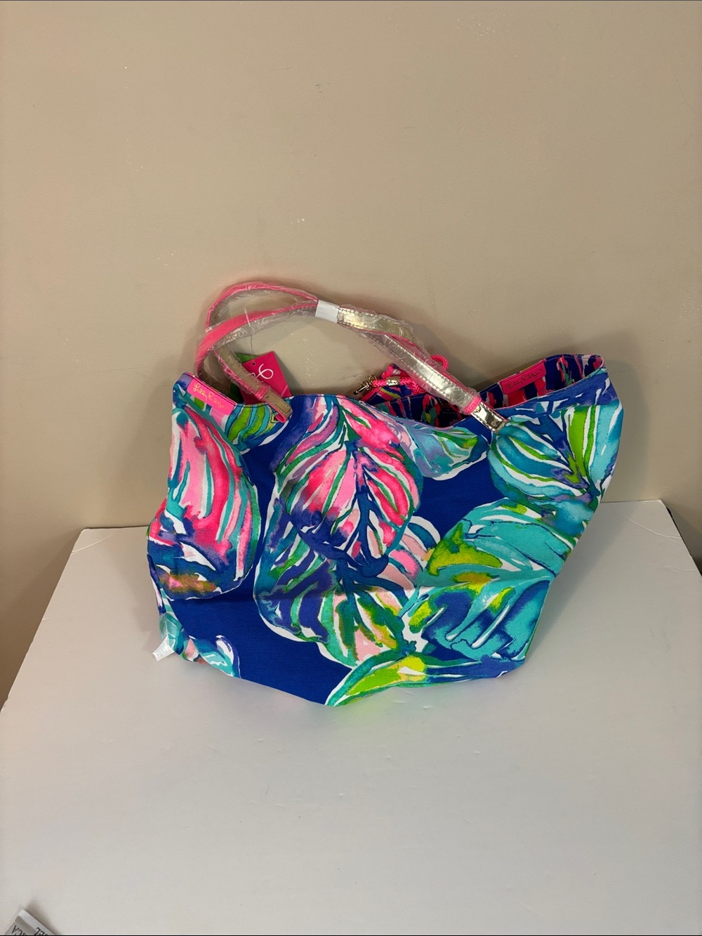 Lilly Pulitzer Beach Bathers Reversible Tote and Pouch NWT - Picture 14 of 16